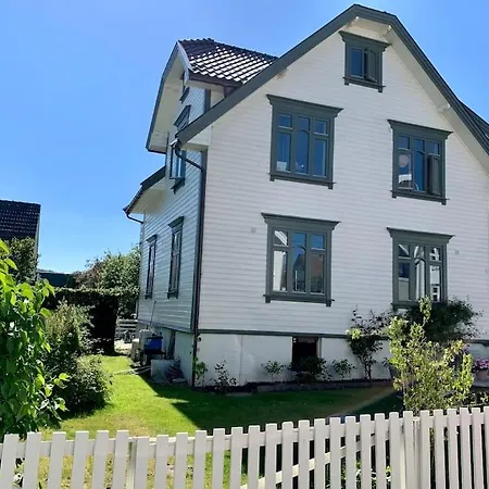 Big 10 Min Walk From Citycenter-swimmingpool
